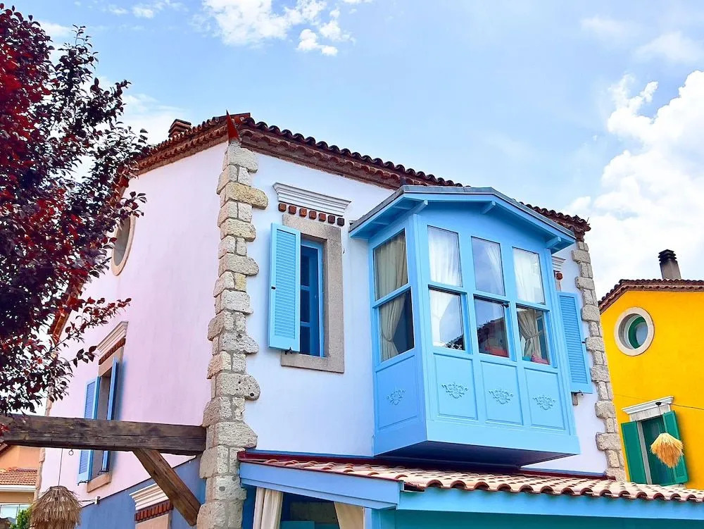Banana Alaçatı Food & Stay