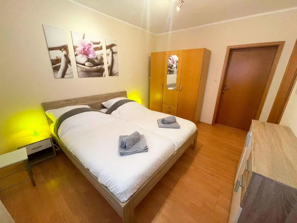 Apartments in Novi Vinodolski 42645