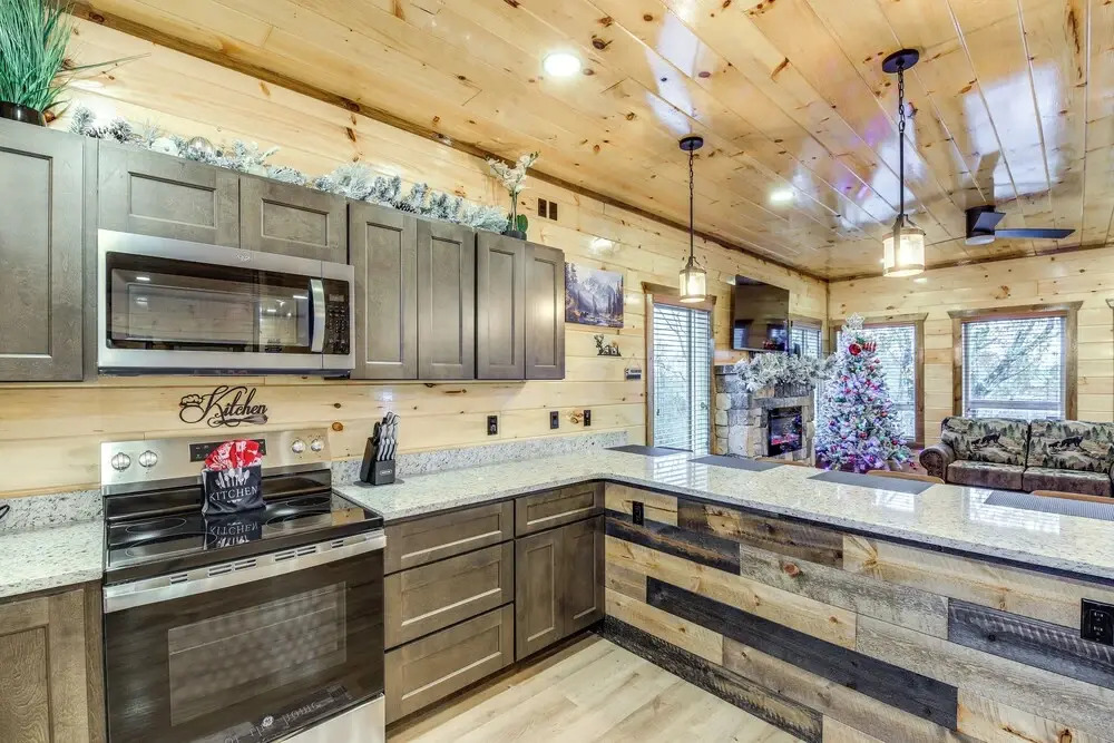Hot Tub & Spectacular Views: Sevierville Cabin