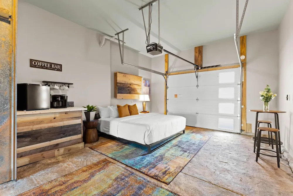 Nancy Key w/Pool, Wine Cave, Optional Boat Rental
