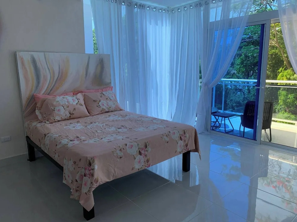 Luxurious Bright and Stylish, 7 Bedroom Villa