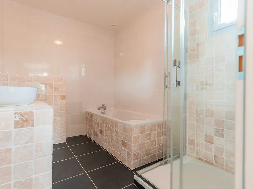 Spacious and Modern Villa With Large Garden and BBQ Area