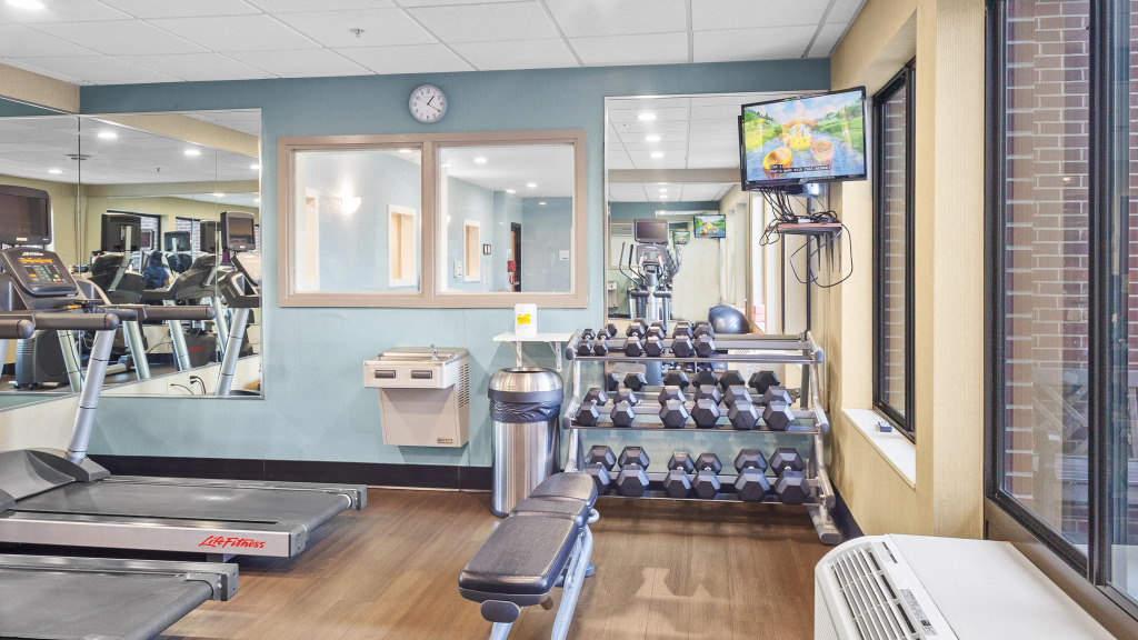 Holiday Inn Express Hotel & Suites Manchester - Airport by IHG