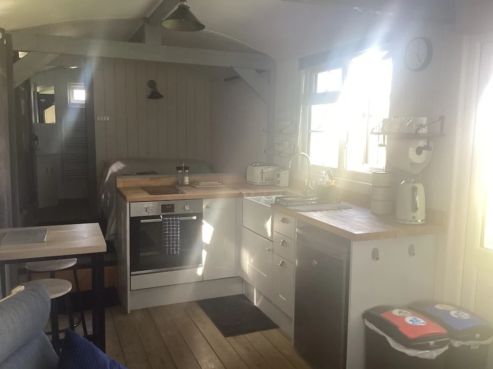 Charming Luxurious Rural Shepherds Hut
