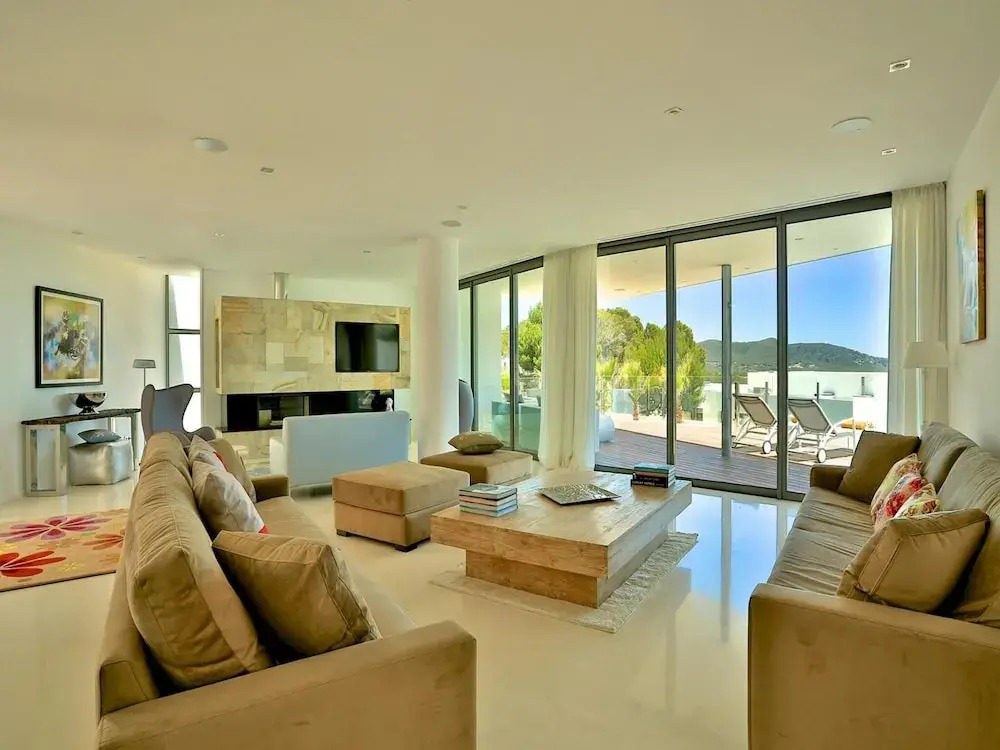 Modern Holiday Home With Vast Terracing