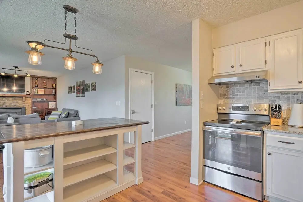 Lovely Colorado Springs Home: Mtn Views & Hot Tub!