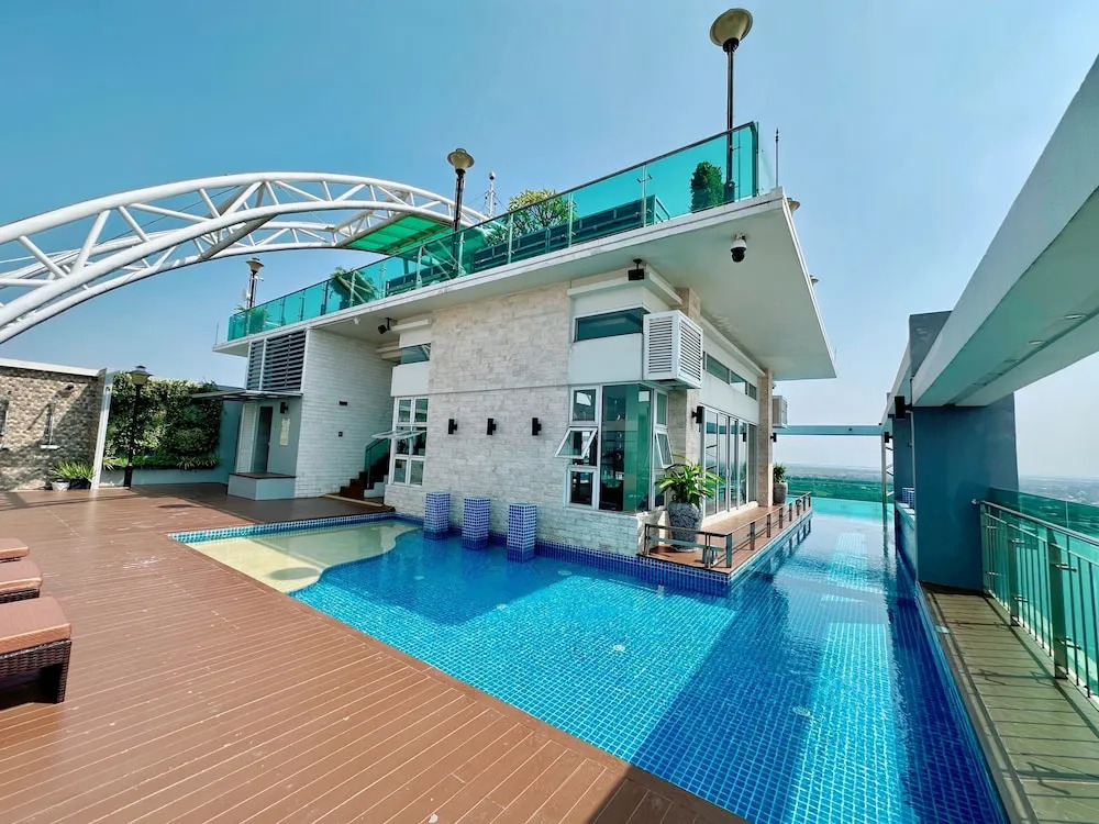 Infinity 28 Hotel and Residence