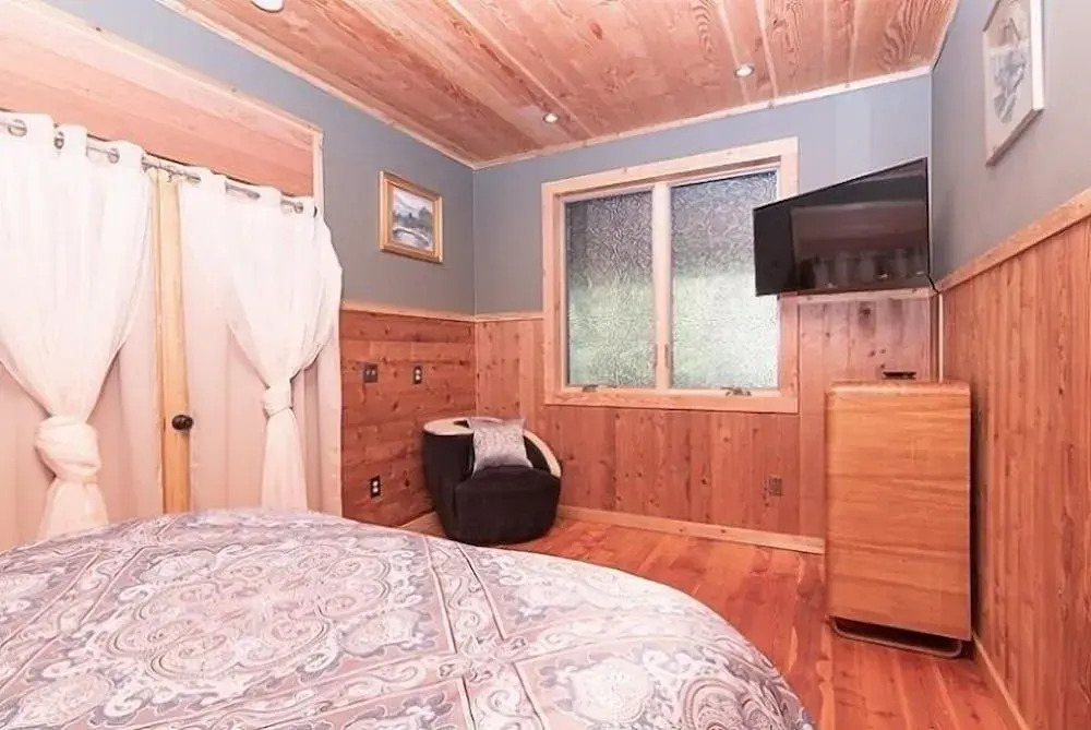 The Sonoma Treehouse 3 Bedroom Home by RedAwning