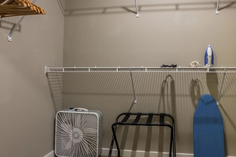 Baymeadows 2 BR Apt by Frontdesk