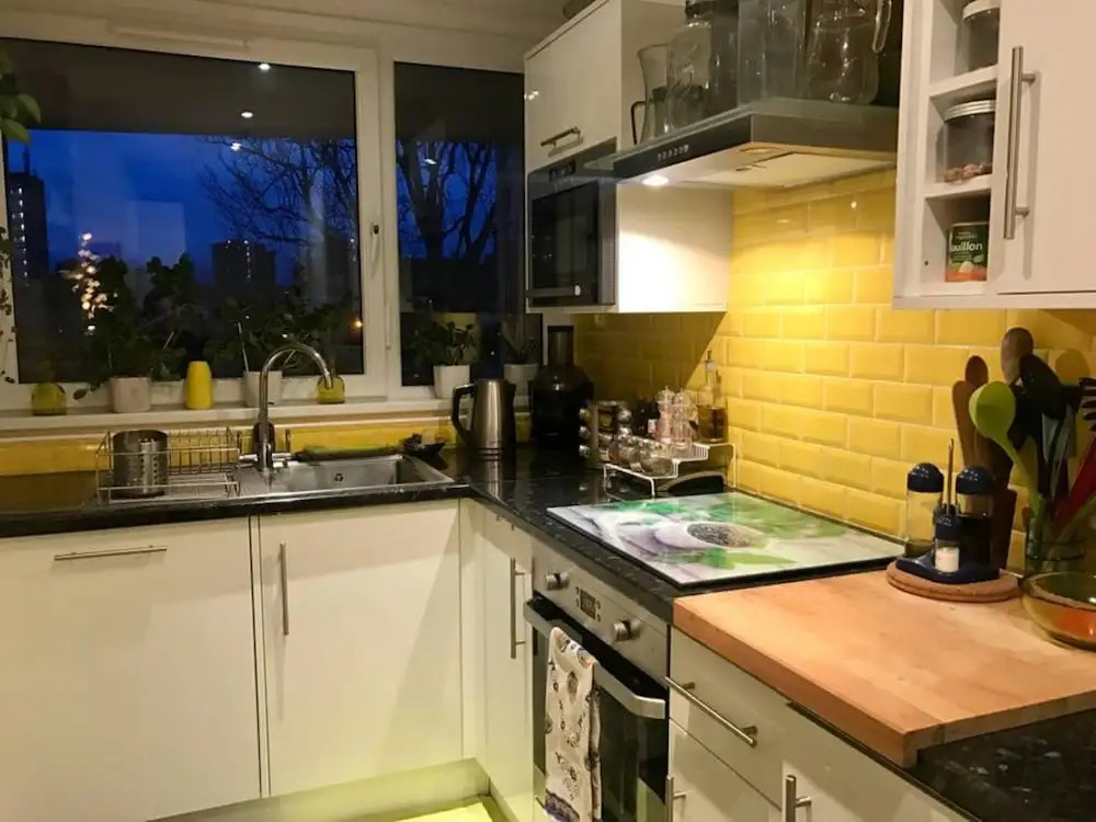 Contemporary 1 Bedroom Flat in Elephant & Castle With Balcony
