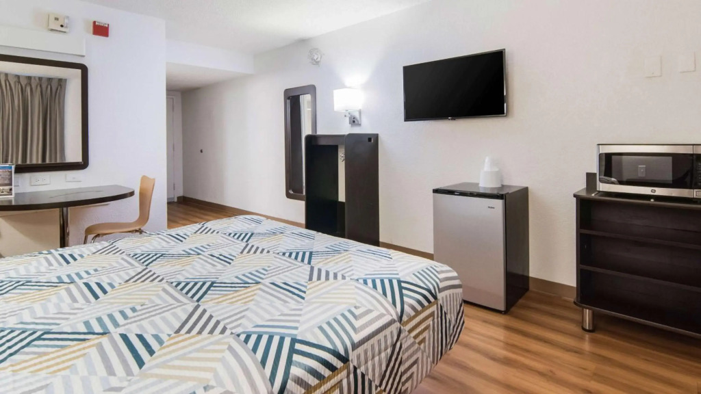 Motel 6-Addison, TX - Dallas