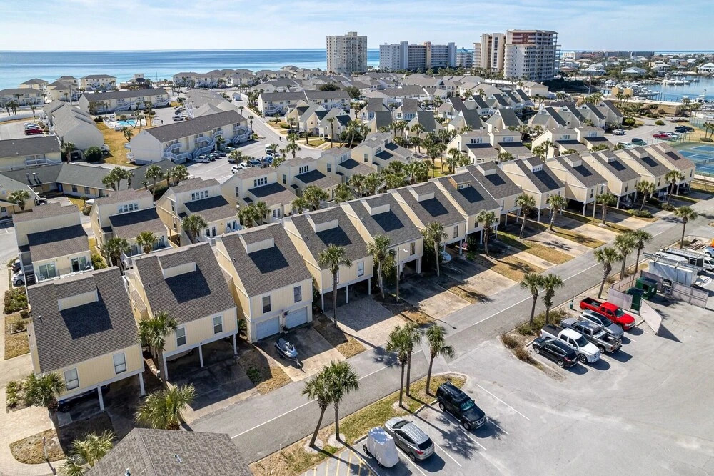 SPC3209 is an upstairs 2 BR with Canal Views by RedAwning