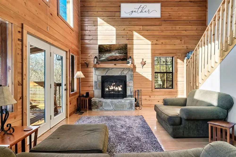 Stunning Cabin w Hot Tub Pool Table Arcades