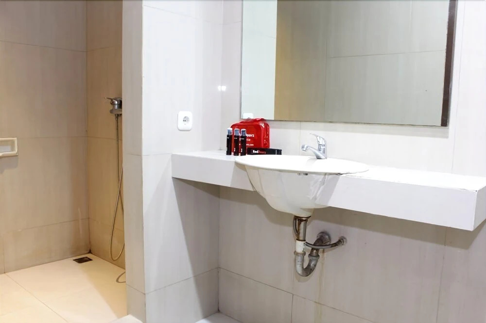 RedDoorz near Balai Kota Surabaya