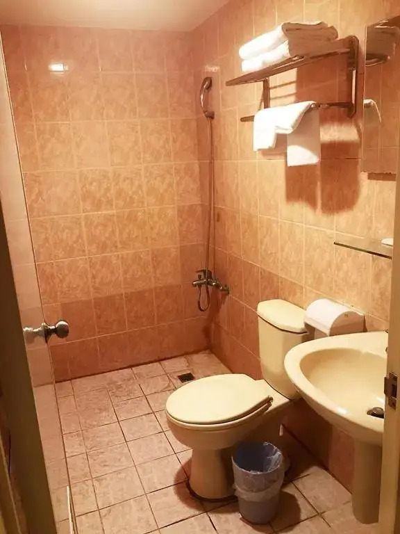 Holiday Business Hotel