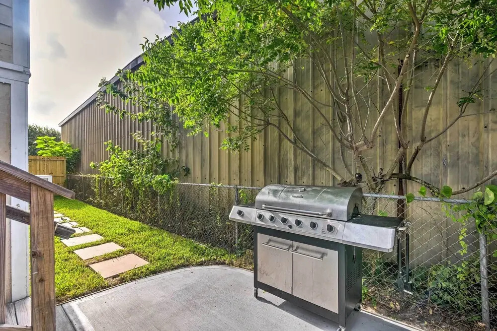 ~ 1 Mi to Pier & Beaches! Family Home in Galveston