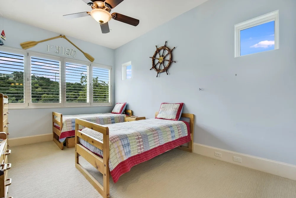 Big View Drive Home 7 Bedrooms 6.5 Bathrooms Home