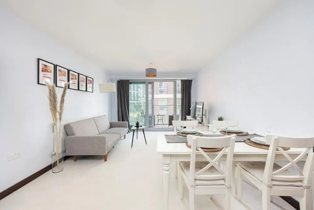 Modern Apartment w/ Balcony by MSS