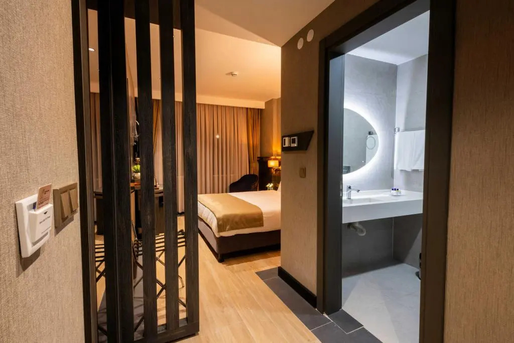 West Door Hotel