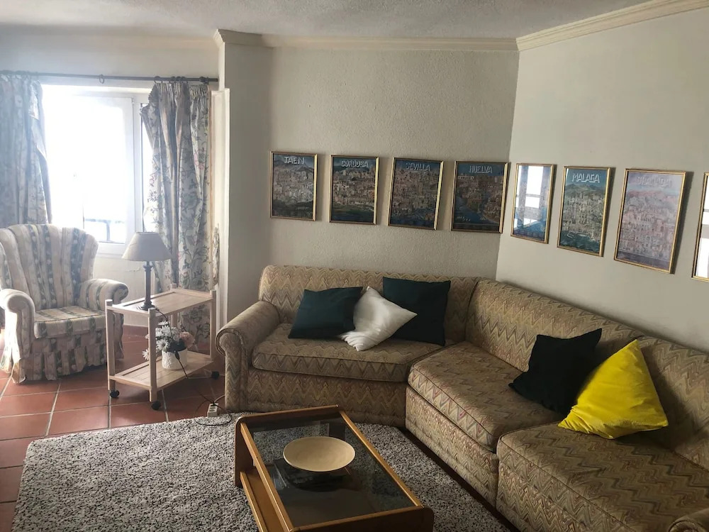 Spacious and Sunny Luxury Located in the Lower Area