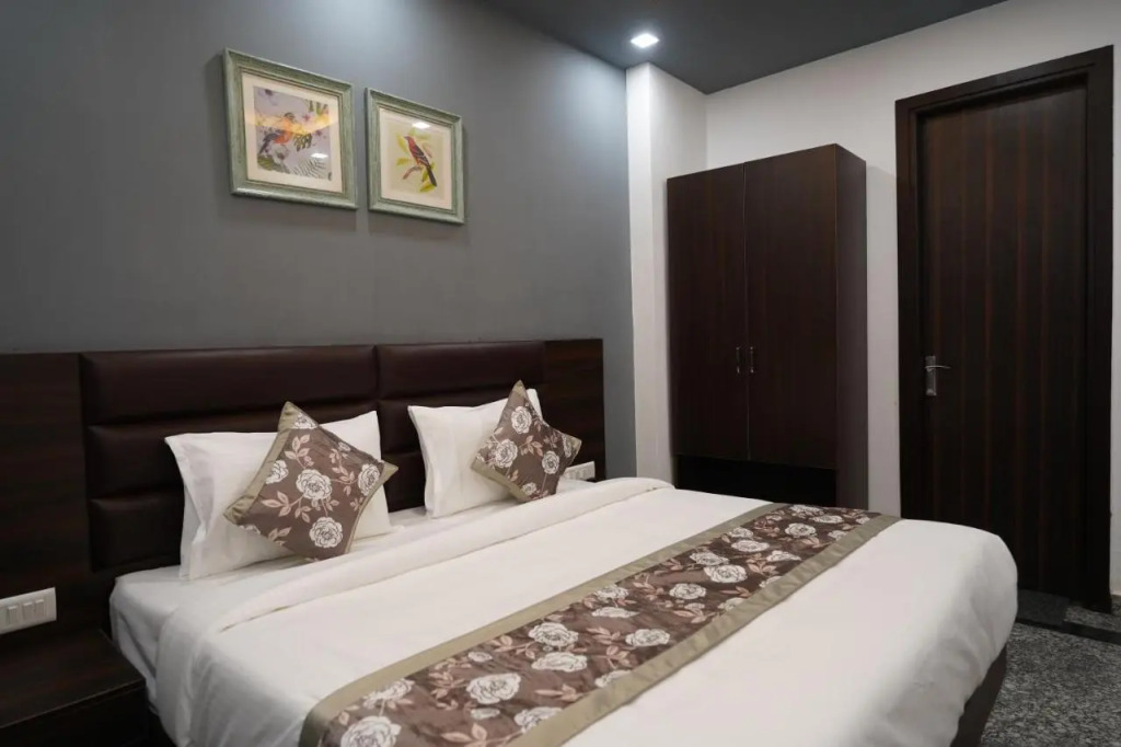 Posh Garden Inn Artemis Hospital Road Gurgaon