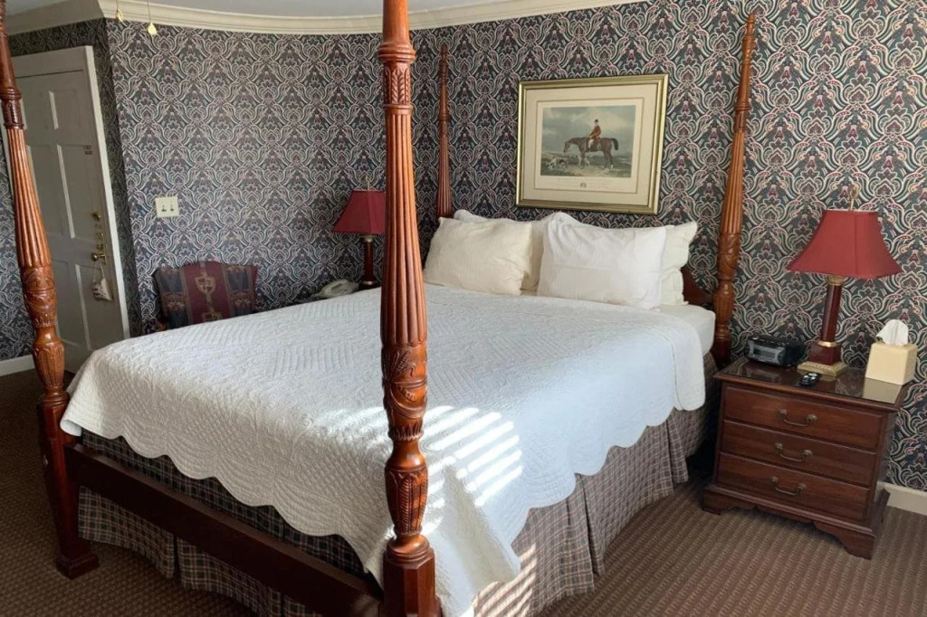 1842 Inn