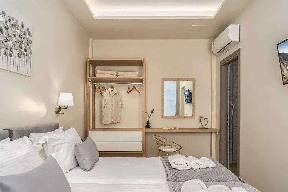 Pietra Cave Suite With Private Pool