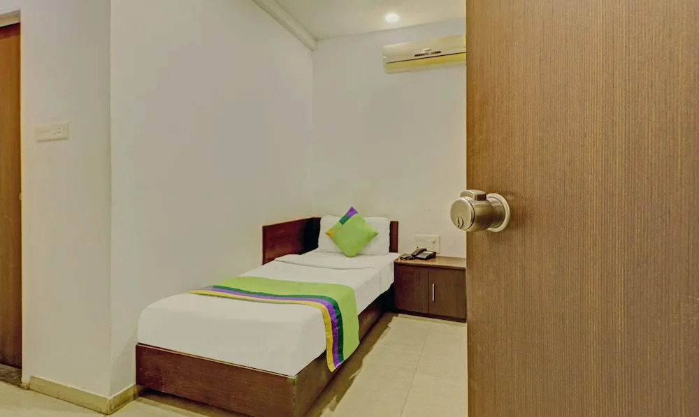 Loharkar Family Hotel L A Rooms