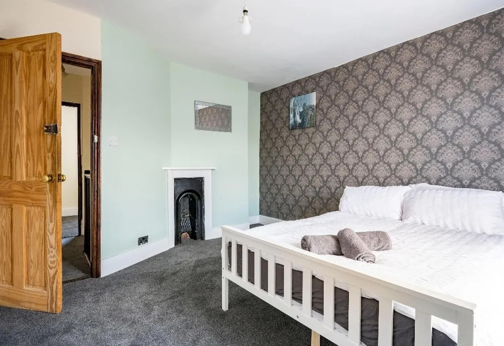 Maidstone - Sleeps 6 - Parking - Garden - 96ws