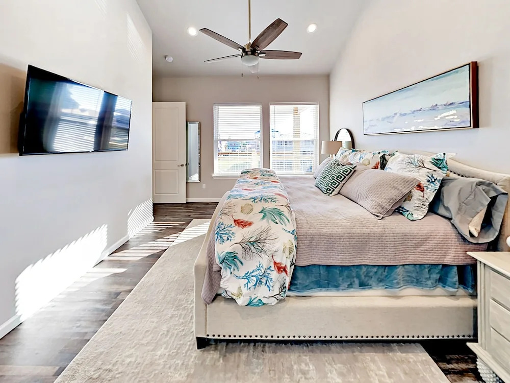 Canal-Front - 3 Br Home