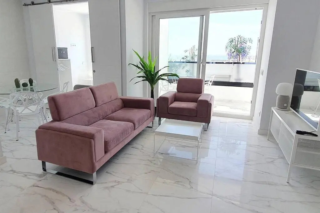 SKOL 645. Exclusive Three Bedrooms Apartment with Sea Views
