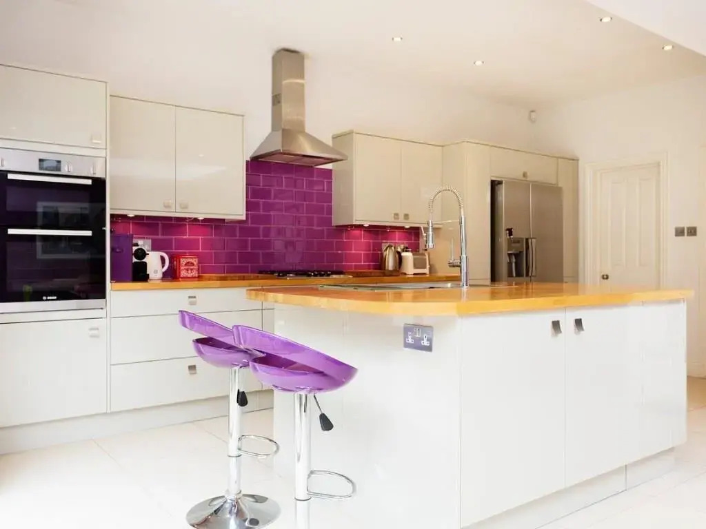Veeve  4 Bed House On Emlyn Road West London