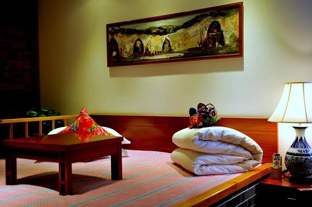 Yanan Rootlots Hotel