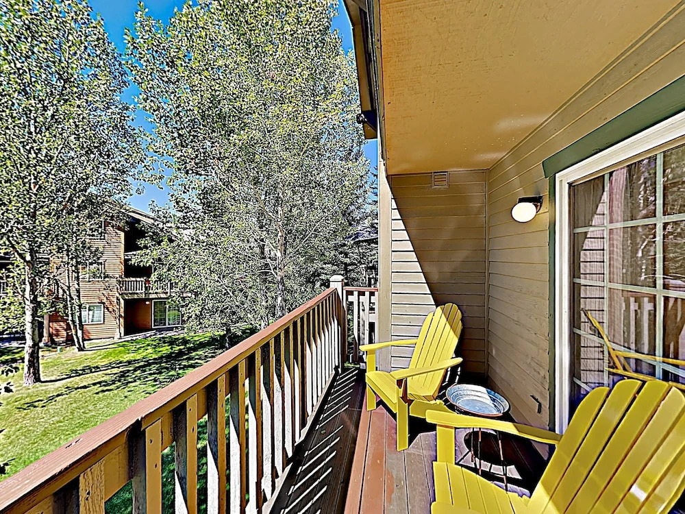 Walton Creek - Hot Tub, Near Slopes & Shuttle 2 Bedroom Condo