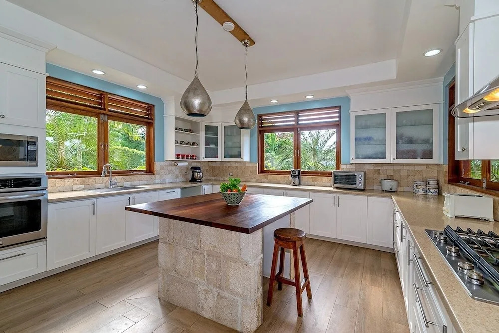 Kanowa , Fully Staffed With Panoramic Views 4 Bedroom Villa