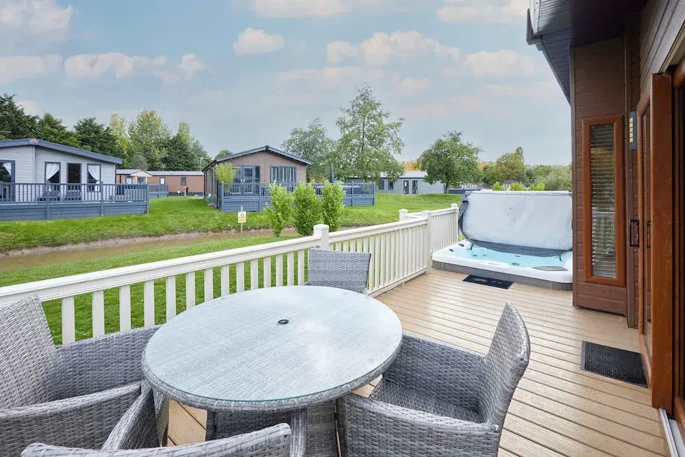 Host Stay Kinship Lodge