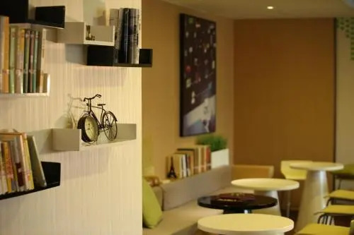 IU Hotel Zhangzhou Pedestrian Street Zhongshan Park Branch