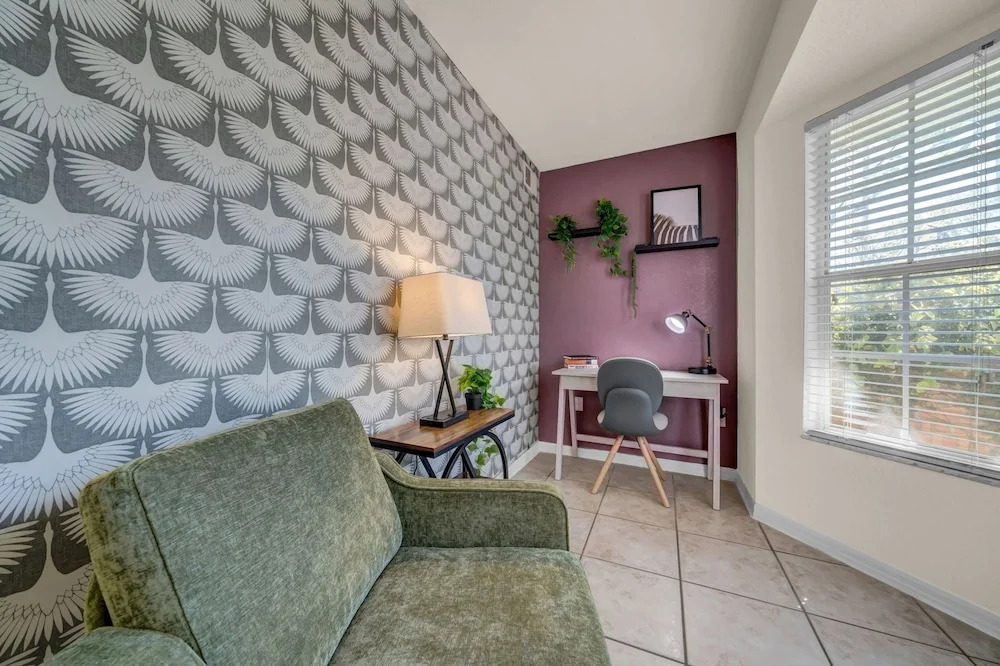 Modern 2BR 2BA Pool Gym Near Airport 8