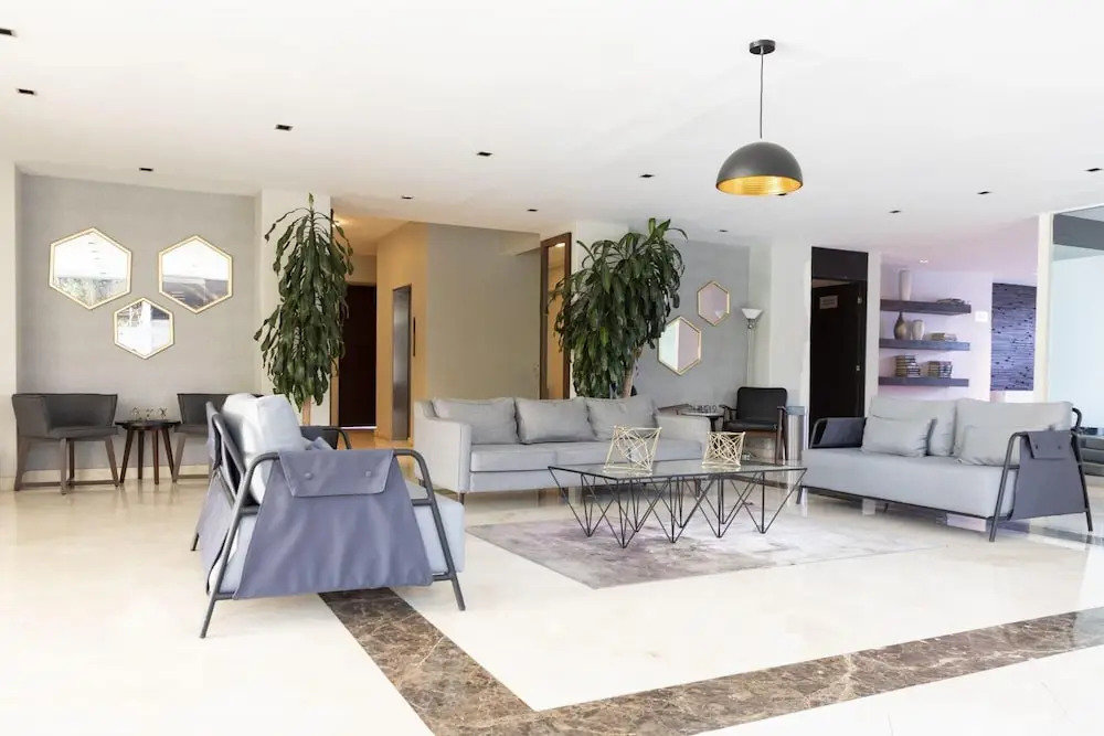 Sunny and Spacious PH Near Santafe Shopping Mall