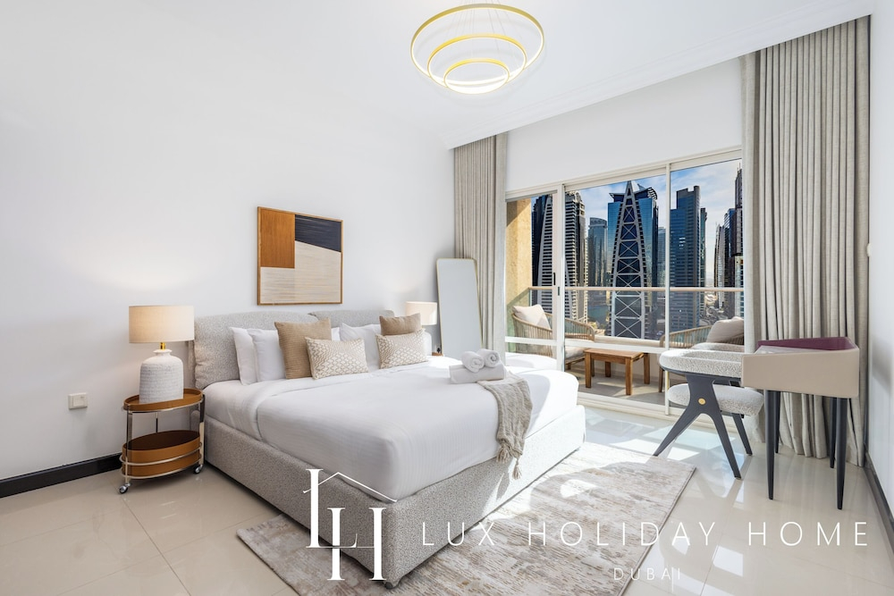 LUX The 02 Residences JLT Suite