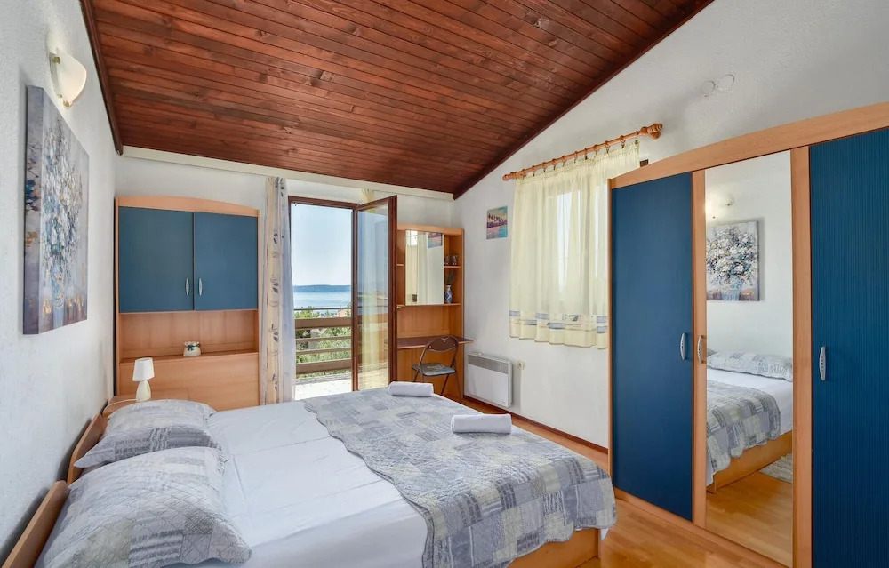 Amazing Home In Kastel Sucurac