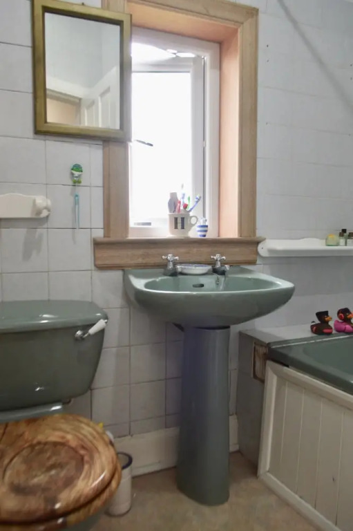 2 Bedroom Flat In Morningside With Private Garden