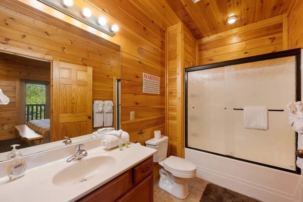 Gatlinburg Mountain Lodge 5 Bedroom Cabin