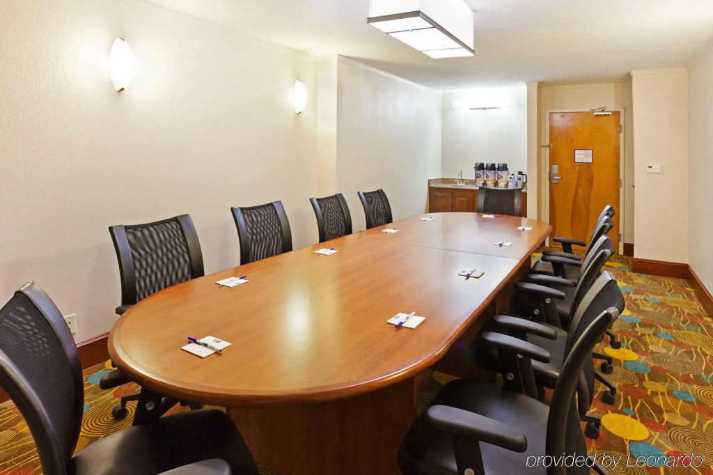 Holiday Inn Express & Suites Greensboro - I-40 atWendover by IHG