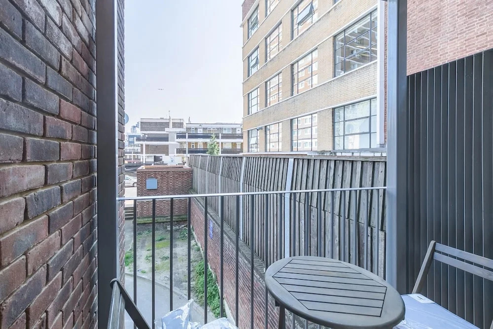 New Stylish 2 Bedroom Flat With Balcony Shoreditch