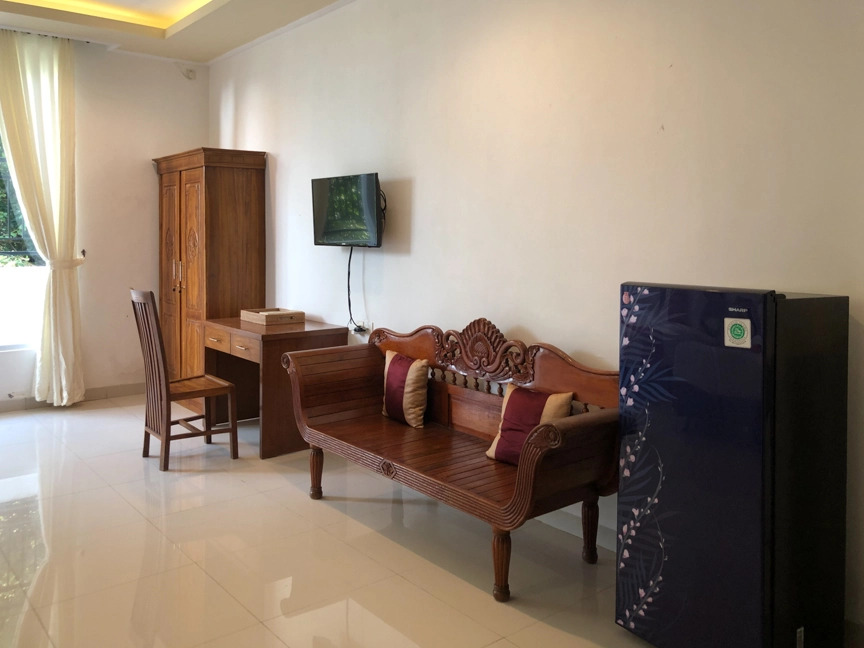 RedDoorz Plus near Dreamland Beach