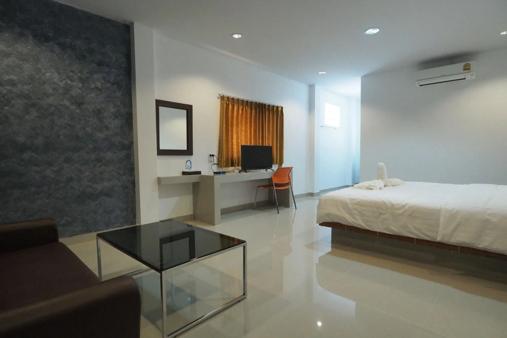 The Phant Hotel