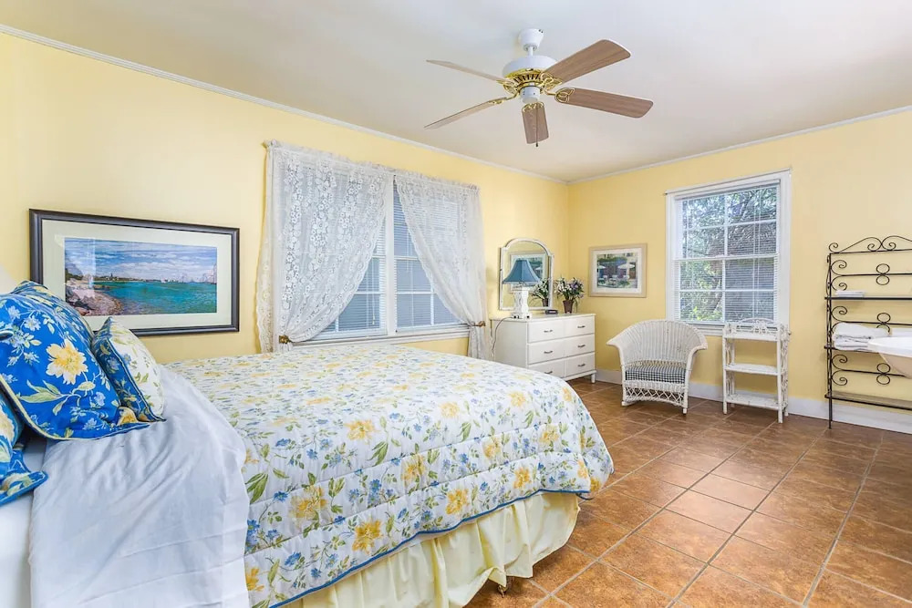 4311 6th Street by Hodnett Cooper