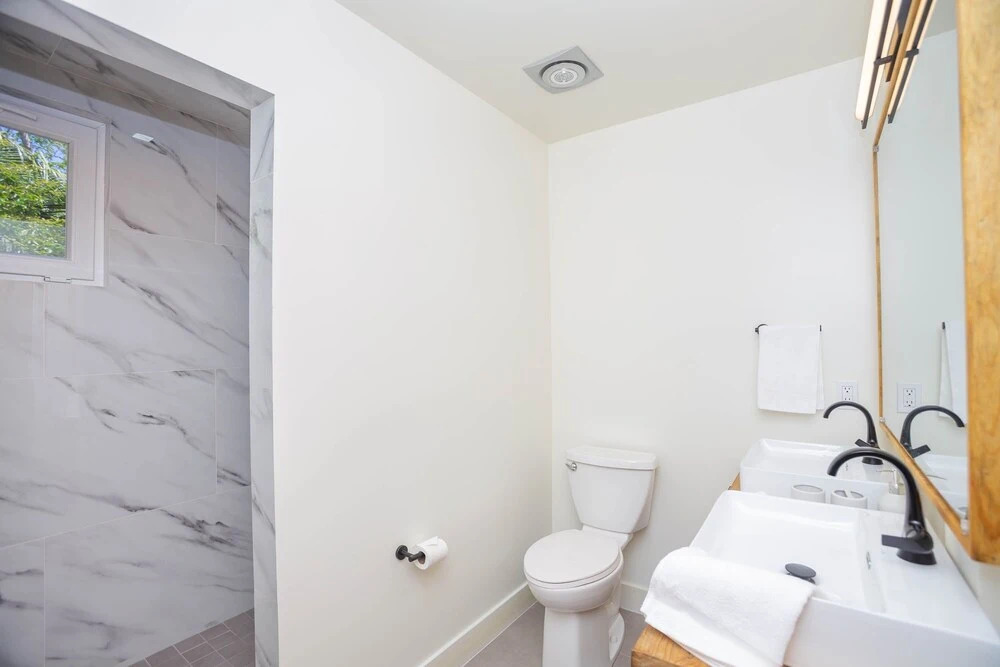 Wow! Views and more, fantastic 2 bedroom in West End - Villa Agua apts
