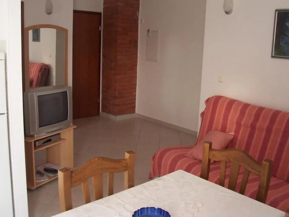 SUBTUB Hostel Makarska